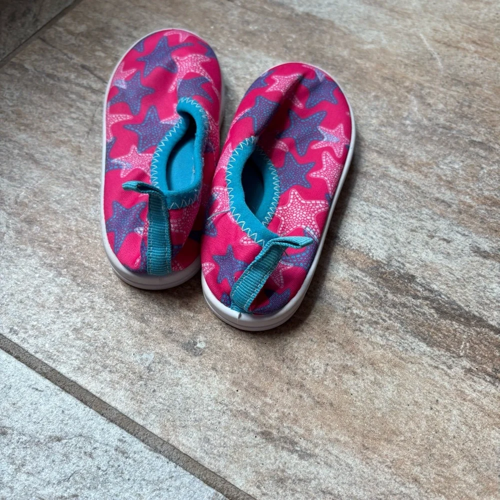 Pink white blue water shoes size 7 Preowned Good Condition